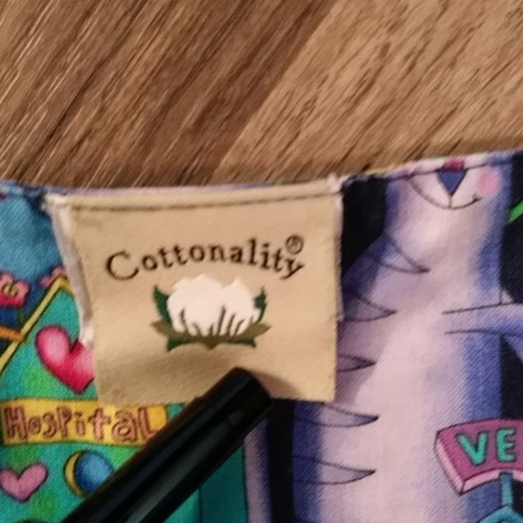 Cottonality scrub top small cats design - Picture 3 of 8